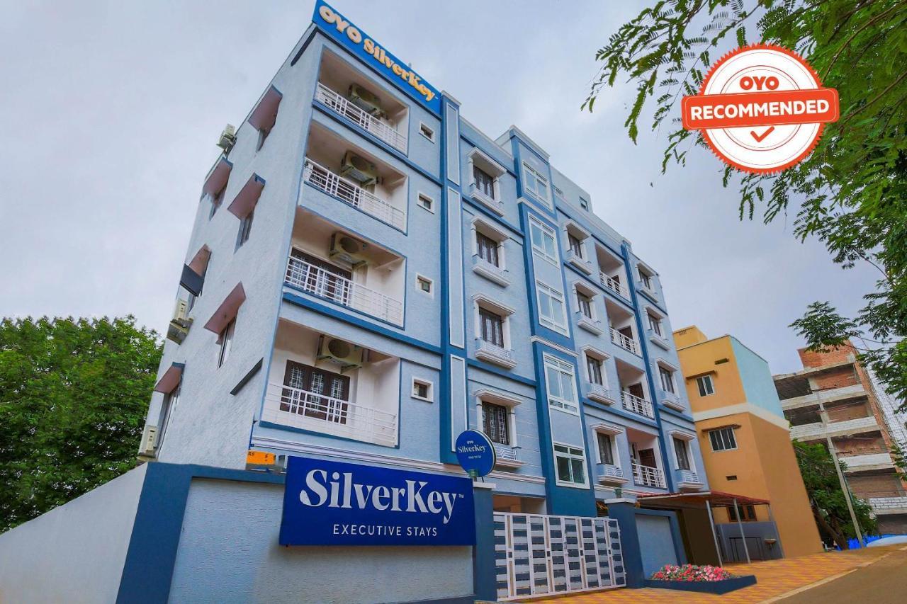 Hotel Oyo Silverkey 74581 Nallagandla Hyderabad Exterior foto