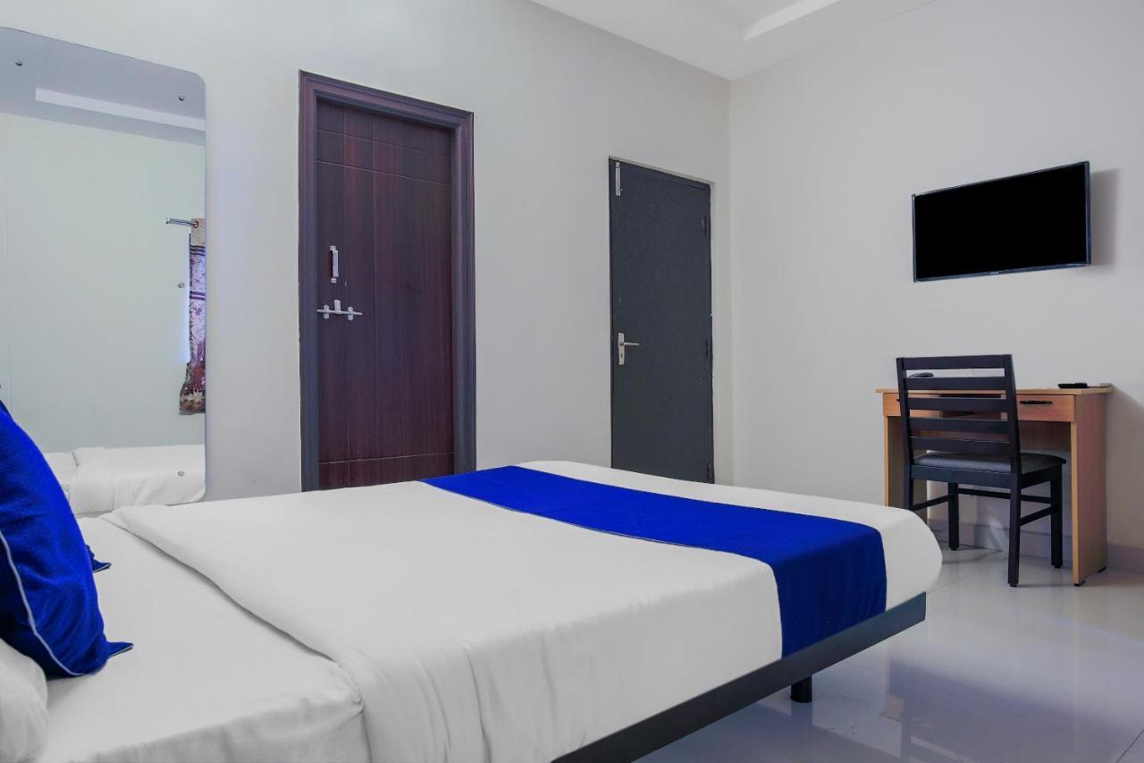 Hotel Oyo Silverkey 74581 Nallagandla Hyderabad Exterior foto