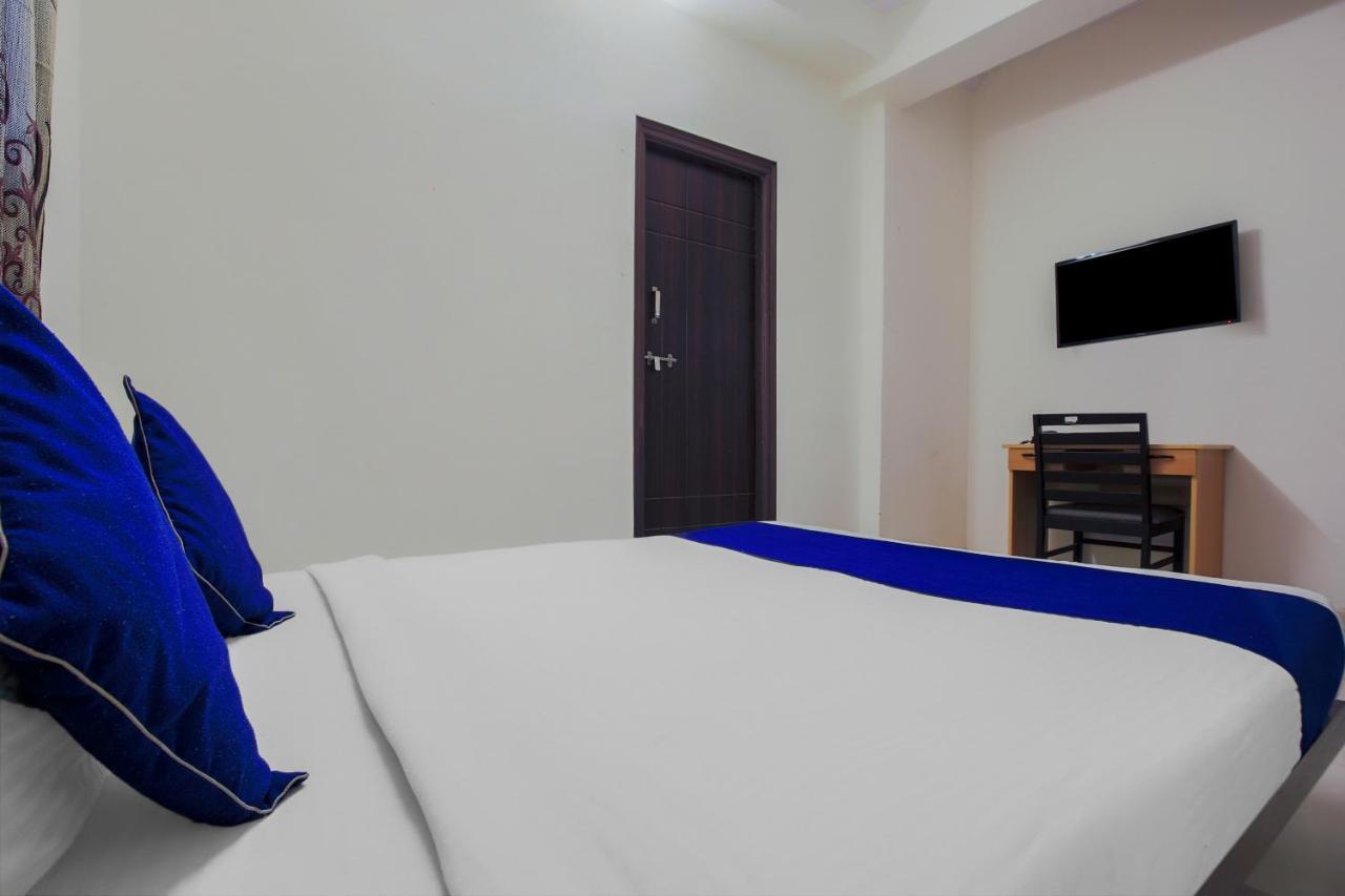 Hotel Oyo Silverkey 74581 Nallagandla Hyderabad Exterior foto